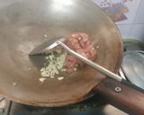 รูปขั้นตอนการทำที่ 2 ของ หมูผัดขึ้นฉ่าย