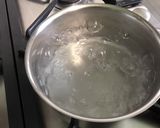 Une image de l'étape 1 de Semoule aux petits pois et bouillon de gambas.