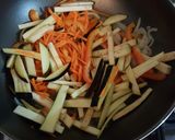 Foto del paso 1 de la receta: Salteado de verduras con fideos integrales