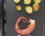Foto del paso 2 de la receta: Pulpo con Calabacín a la Plancha con Emulsión Cítrica de Lima y Orégano