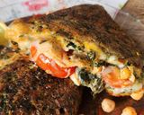 Foto del paso 5 de la receta: 🥚🫜Omelette de hojas de remolacha, relleno de tomate, queso y garbanzos 🫜🥚