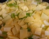 Foto del paso 5 de la receta: Tortilla de patatas con cebolla y pimiento verde