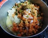 ম্যাগি ওমলেট (Maggi omelette recipe in Bengali) রেসিপি ধাপ - 2 ছবি