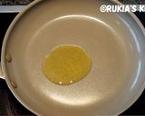 A picture of step 4 of Noodles omelette (Egg noodles omelette).
