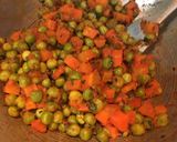 A picture of step 8 of Carrot Peas curry.