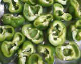 A picture of step 1 of Stuffed Capsicum.
