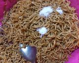 Foto langkah ke 4 dari resep Mie goreng udang.