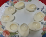Foto del paso 3 de la receta: Huevos rellenos de queso crema con atún y anchoas