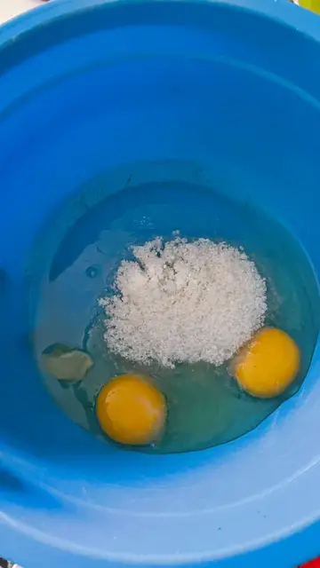 Langkah-langkah untuk membuat Cara membuat Bolu kukus 2 telur