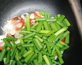 Foto langkah ke 4 dari resep Tumis Bunga Bawang Tempe.