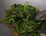 Foto langkah ke 4 dari resep Tumis kangkung.
