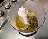 Une image de l'étape 4 de Sauce salade à la moutarde, noisette, abricot et persil.