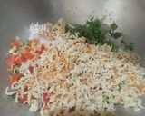 A picture of step 3 of Maggi Bhel.