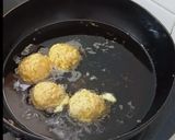 Foto langkah ke 6 dari resep Bola-Bola mie keju.