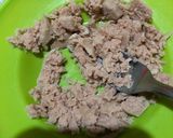 Foto langkah ke 2 dari resep Omelet Mie Sosis Topping Keju.