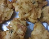 A picture of step 3 of Aloo k pkode.