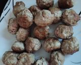 Foto del paso 1 de la receta: Albóndigas con salsa de calabacín