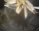Foto langkah ke 2 dari resep Bunga Pisang Crispy.