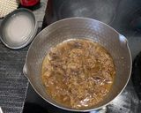 A picture of step 5 of Gyudon (beef and rice bowl).