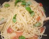 A picture of step 2 of Spaghetti with fresh cherry tomatoes, garlic and chilli.