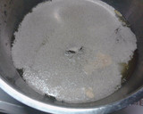 Foto del paso 2 de la receta: Buñuelos con anís estrellado, anís seco y ralladura de limón