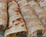 A picture of step 3 of Chicken paratha rolls.