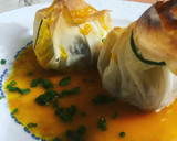 Foto del paso 9 de la receta: Flores de pasta filo rellenas de rape adobado y gambas con salsa