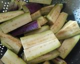 Foto langkah ke 1 dari resep Semur Terong Ungu.
