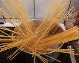 Foto langkah ke 1 dari resep Spaghetti Aglio Olio.