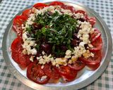 Une image de l'étape 10 de Salade festive aux tomates, betteraves rouges, feta et persil.
