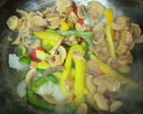 Foto del paso 1 de la receta: Muslos de pollo a los 3 pimientos