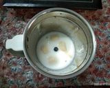 A picture of step 1 of Banana Milk Shake.