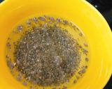 Hình bước làm 2 của món Nước Mủ Trôm Hạt Chia Lá Dứa