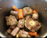 Foto del paso 3 de la receta: Rabo de añojo acompañado de boniato frito