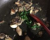 Foto langkah ke 3 dari resep Pappardelle Cioccolato ai Funghi || Pasta Coklat Saus Jamur.