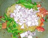 Foto langkah ke 3 dari resep Mie Goreng Cumi (Mie Jagung Goreng Plus Cumi).