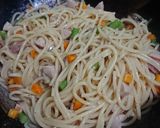 Foto langkah ke 3 dari resep Simple Spaghetti (1 pan).