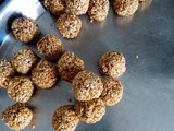 તલના લાડુ (Til Ladoo Recipe In Gujarati)