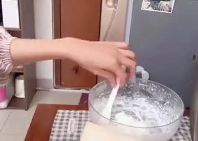 Langkah-langkah untuk membuat Resep Ichigo Sando ala rumahan