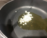 Foto del paso 1 de la receta: Arroz con champiñones y huevo frito