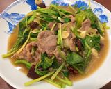 รูปขั้นตอนการทำที่ 5 ของ คะน้าผัดหมูนุ่ม