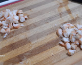 Foto del paso 1 de la receta: Tortilla de langostinos y atún
