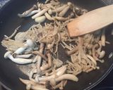 Foto del paso 4 de la receta: Salteado de quinoa y bulgur con setas