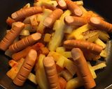 Une image de l'étape 6 de Poêlée de doigts et croix d Halloween (panais pommes de terre patate douce navet saucisses).