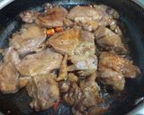 Hình bước làm 2 của món Thịt ram mặn ngọt