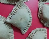 A picture of step 6 of Cheese aloo paratha samosa.