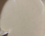 صورة لخطوة 2 من وصفة كيكة اسفنجية بايدين شامية ☺️