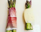 Spárgakrémleves, sonkába tekert füstölt sajtos sült spárgával recept fázis 4 fotója