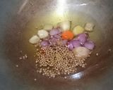 Foto langkah ke 2 dari resep Kubis Bumbu Kuning.