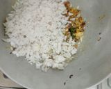 A picture of step 4 of Kanda poha.